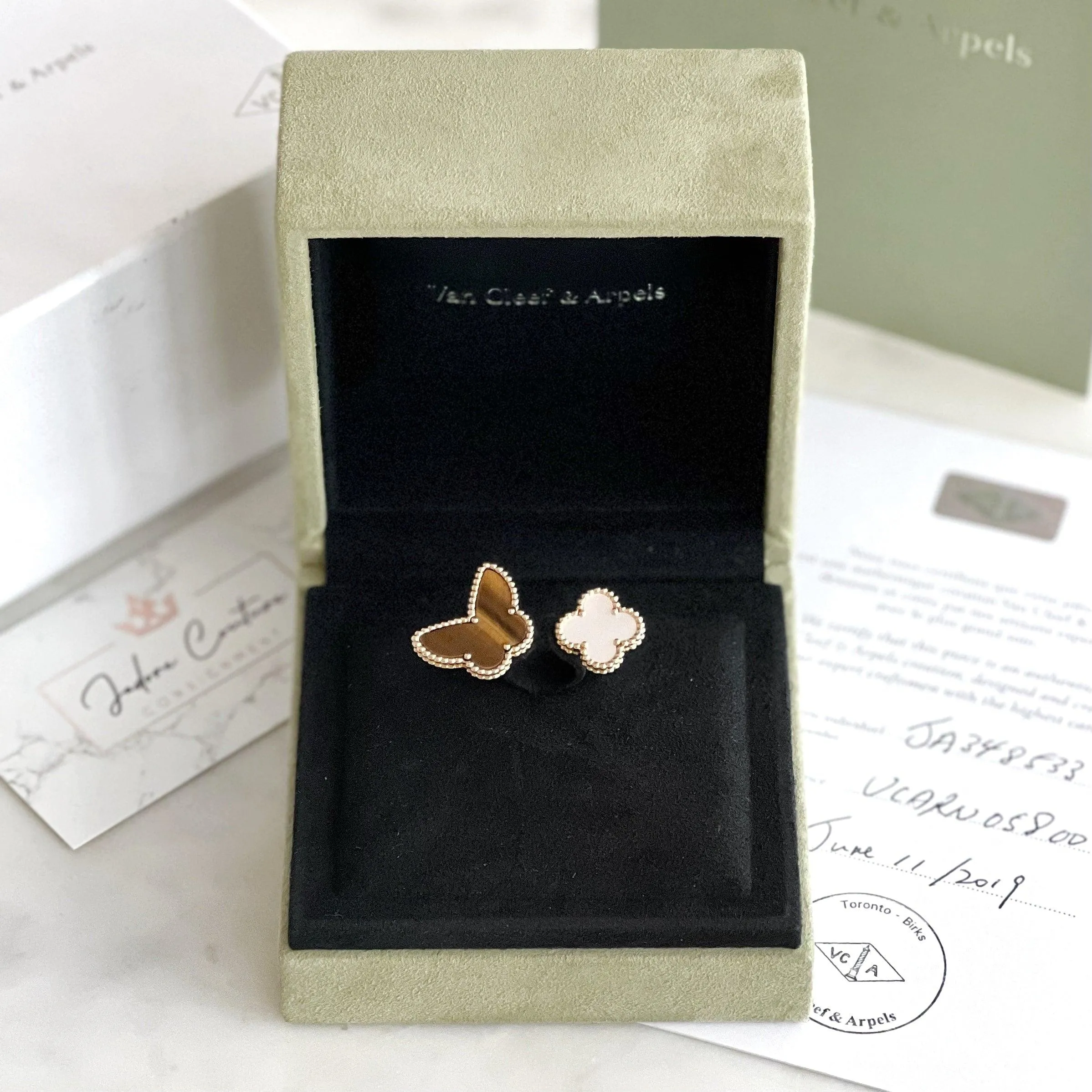 Van Cleef & Arpels Between the Finger Ring 48